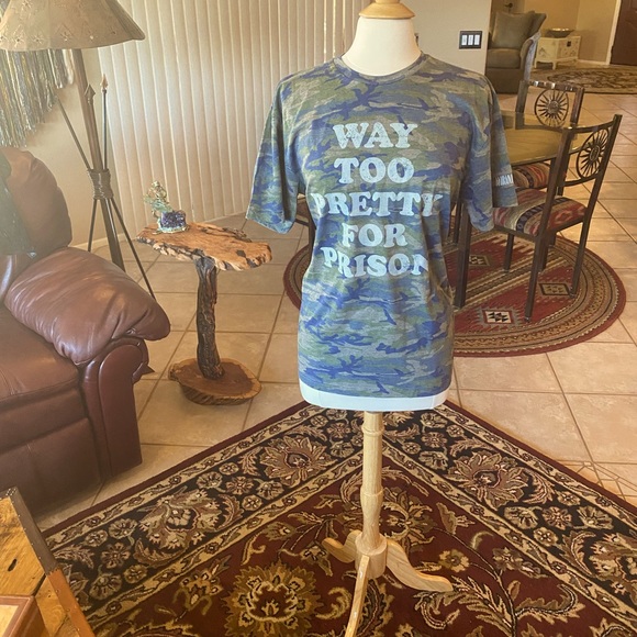 L loose T shirt NWT It was a gift I will not wear - Picture 2 of 8